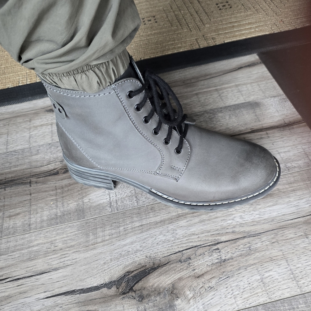 V Italia Leather Booties